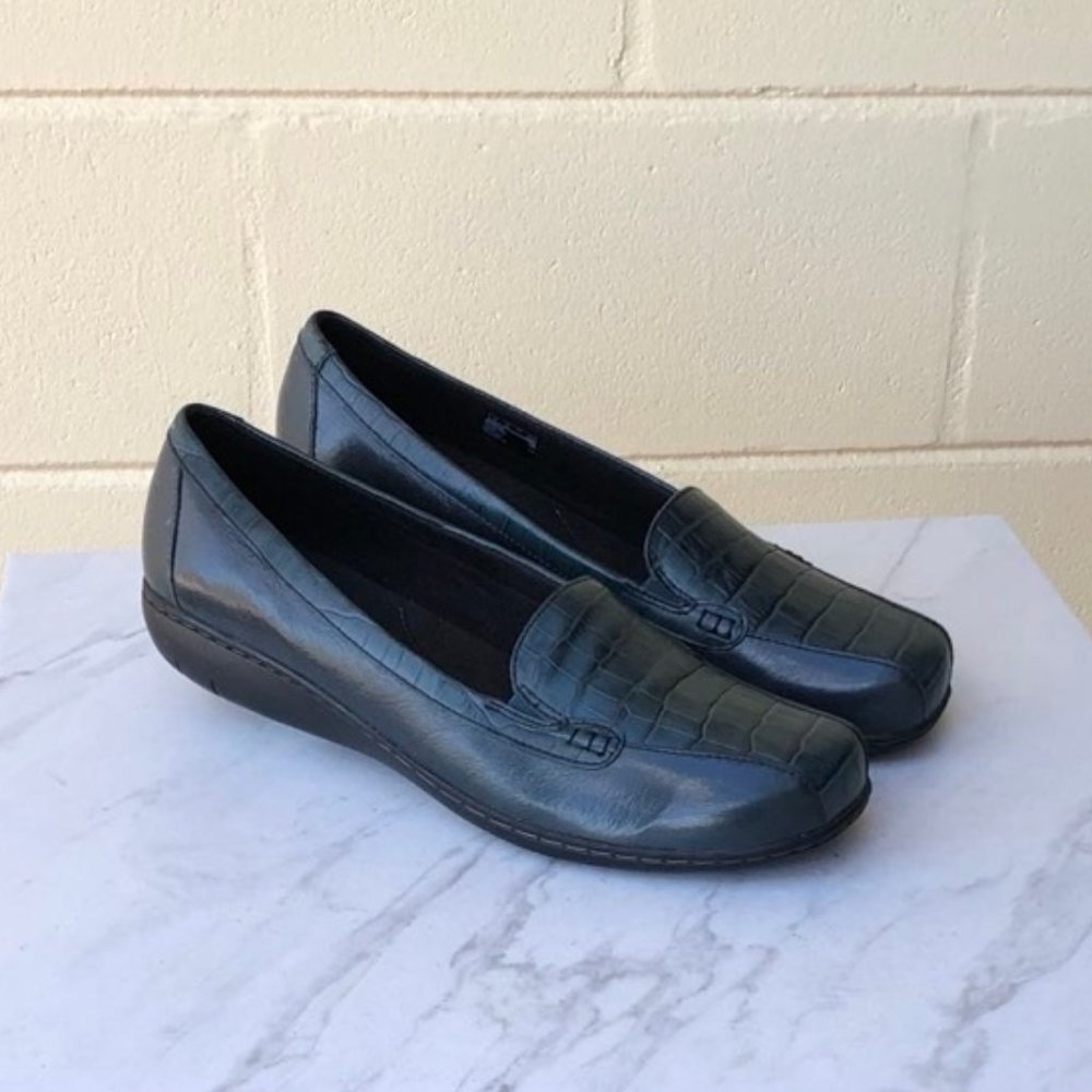 Clarks Women's Bayou Q Slip On Leather Shoes
